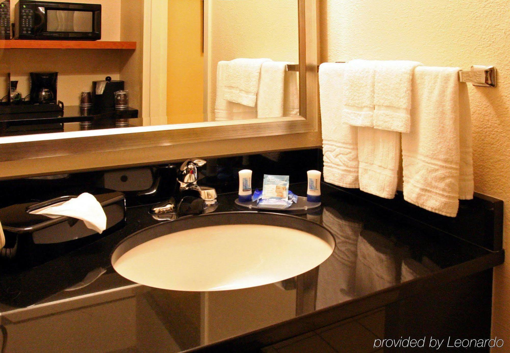 Fairfield Inn & Suites Hilton Head Island Bluffton Rum bild
